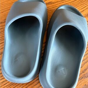 Gray Slide Sandals Yeezy slides used size 7
